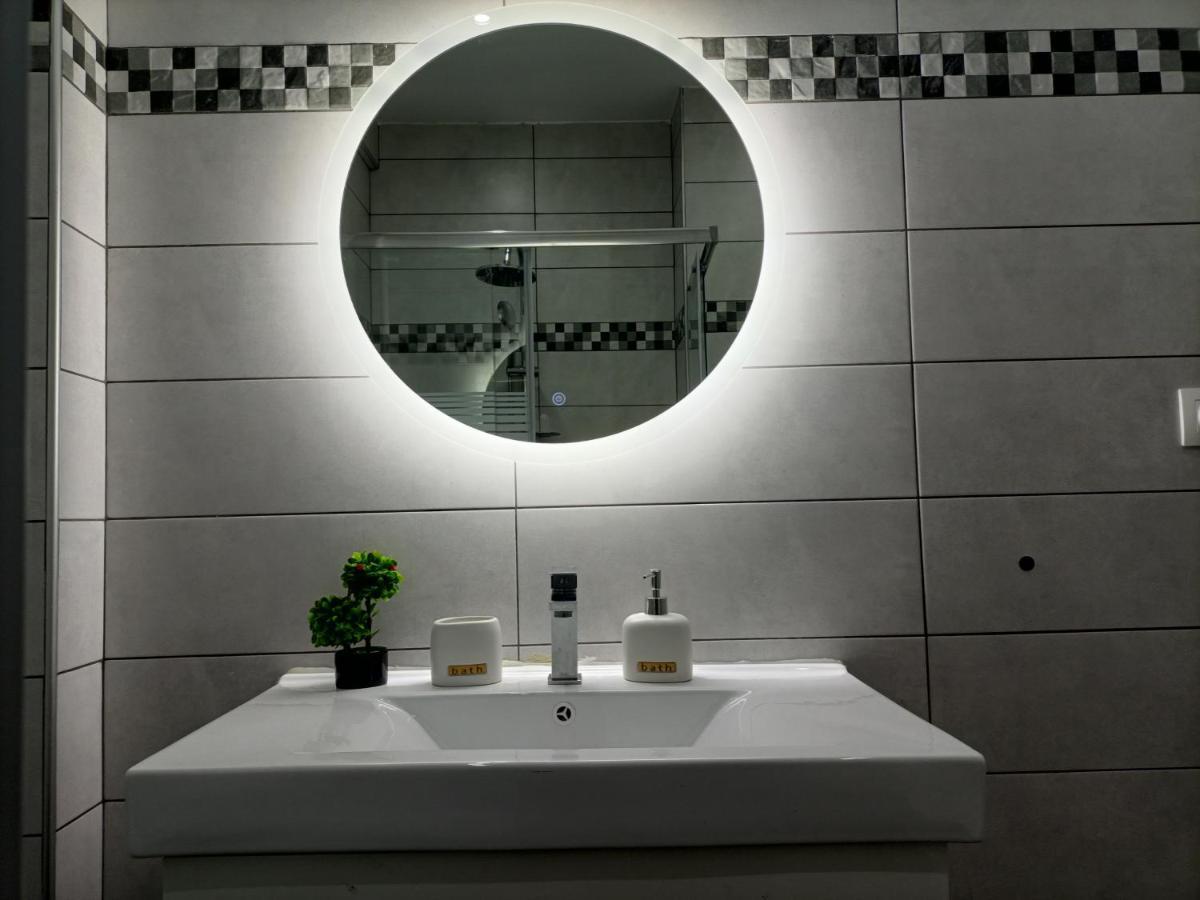 Travelers Tranquil & Chillout Apt Apartment Атина Екстериор снимка