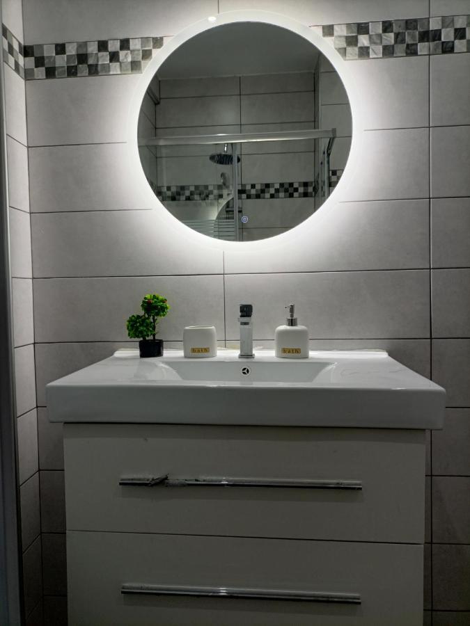 Travelers Tranquil & Chillout Apt Apartment Атина Екстериор снимка